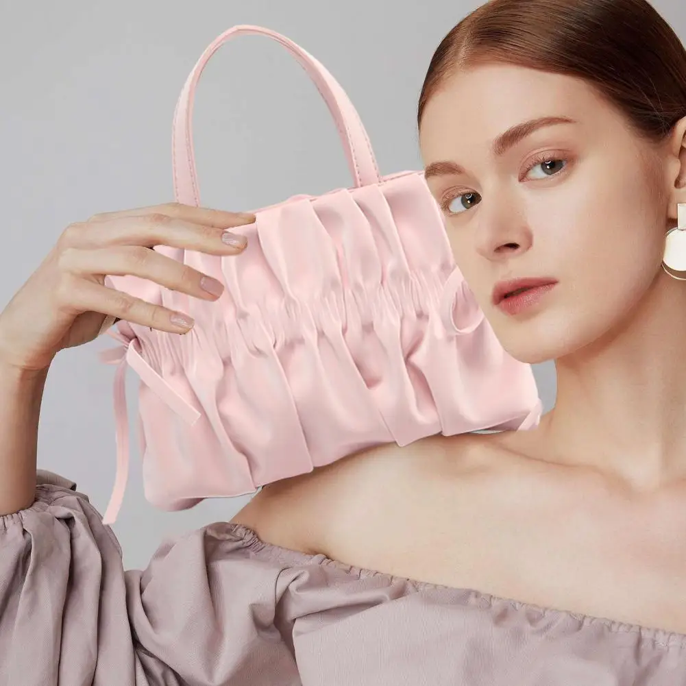 

Pleated Shoulder Bag for Women Stylish Pleated Handbag with Detachable Chain Strap for Women for Use Date Nights Street Parties