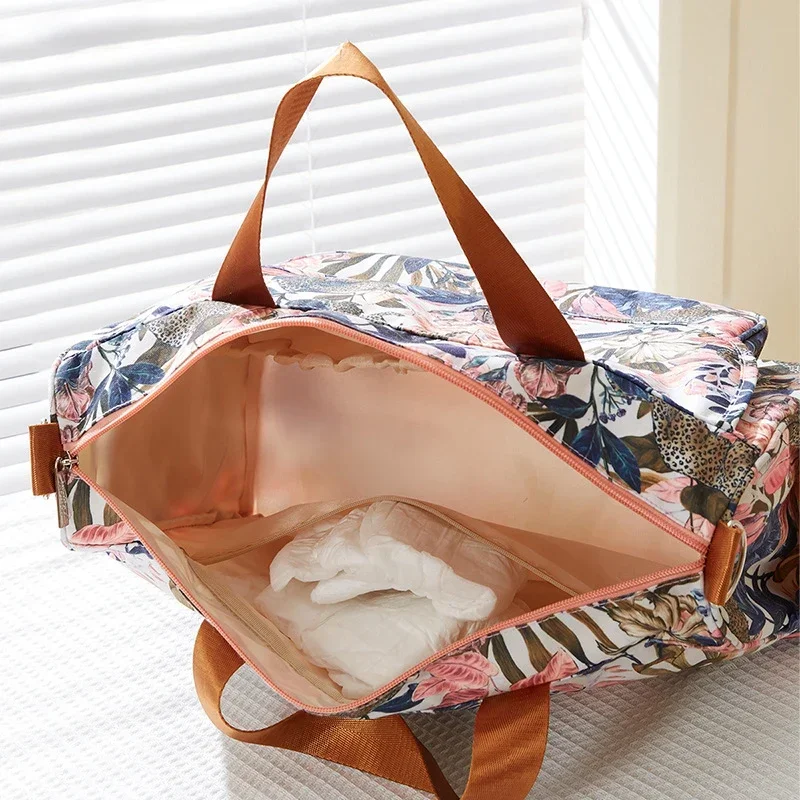 Multifunctional insulation bag, shoulder crossbody, portable mother and baby bag, mommy bag, waterproof diaper storage bottle