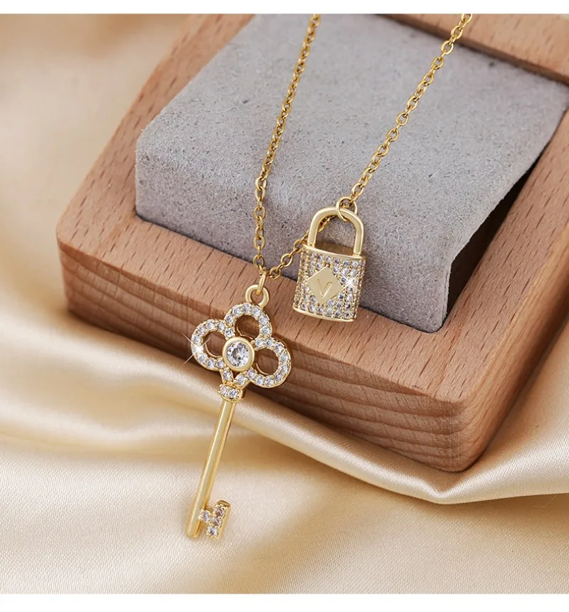 

New keylock zircon necklace with a unique, fashionable and cold style collarbone chain