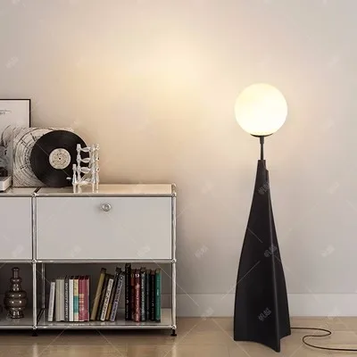 Lampa podłogowa z minimalnym szczytem, salon, sypialnia, sofa, dekoracja, hala wystawowa, lampa narożna z zaawansowanym poczuciem