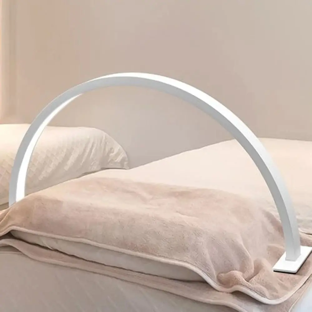 Nieuwe LED-spijkerlamp voor bureauschakelaar Controle Wit licht Halve maanlamp Ultra Bright Beauty Fill Light Desktop