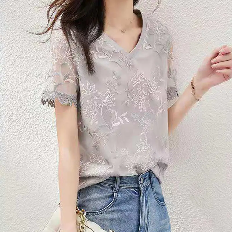 Chinese Style Summer New Vintage Embroidery V-neck Short Sleeve Lace Women Elegant Patchwork Niche Trend Net Yarn Paisley Tops