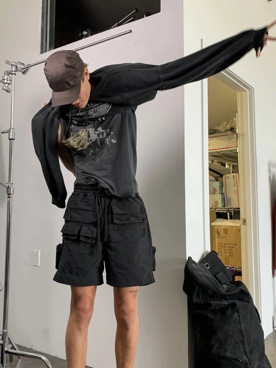 Amerykańskie luźne spodnie męskie w stylu high street, letnie, modne, wielofunkcyjne spodnie robocze do kolan.