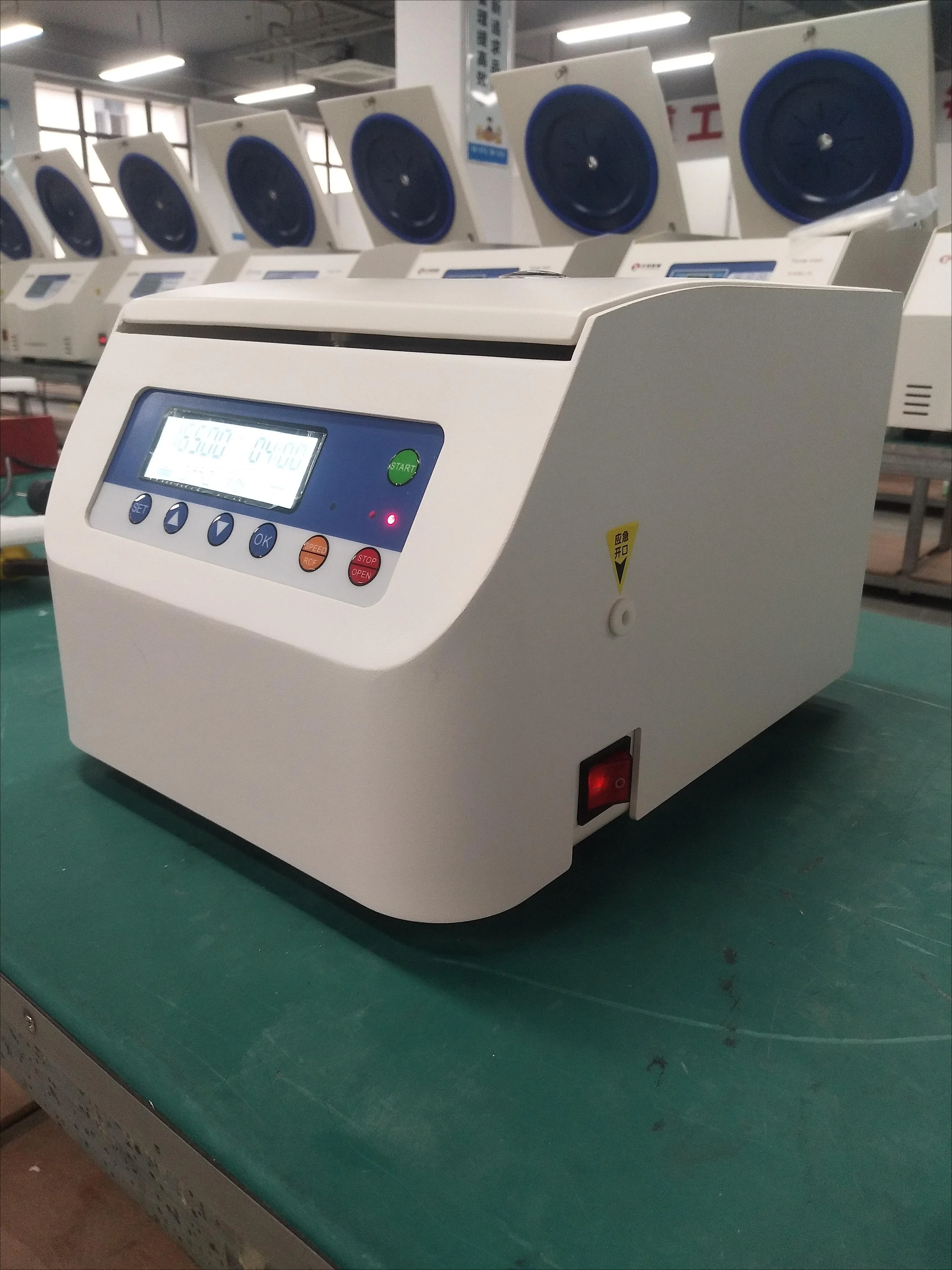 Factory Supply 24 Tubes Micro PCR Laboratory Centrifuge at 15000 RPM with PCR Tube Rotor
