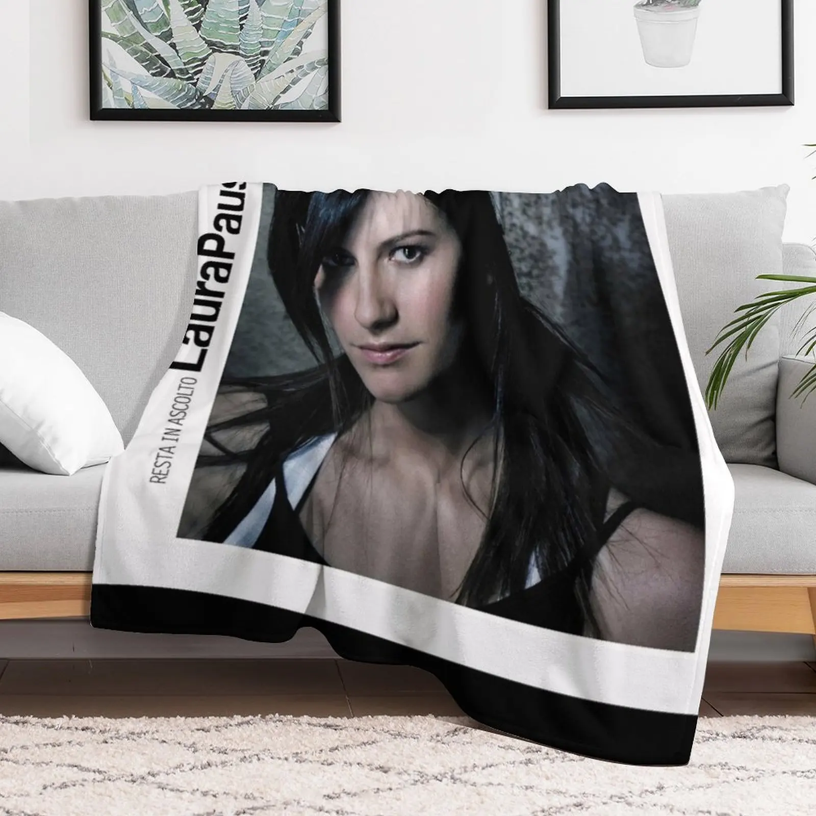 Laura Pausini resta in ascolto Throw Blanket