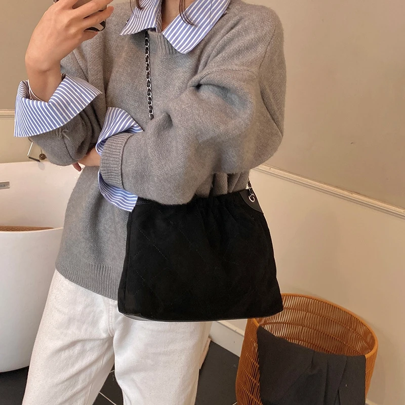 

Autumn Winter Large Capacity Quilted Bucket Bag Chain Shoulder Light Chic Unique Design For Women Daily Date Night Gift