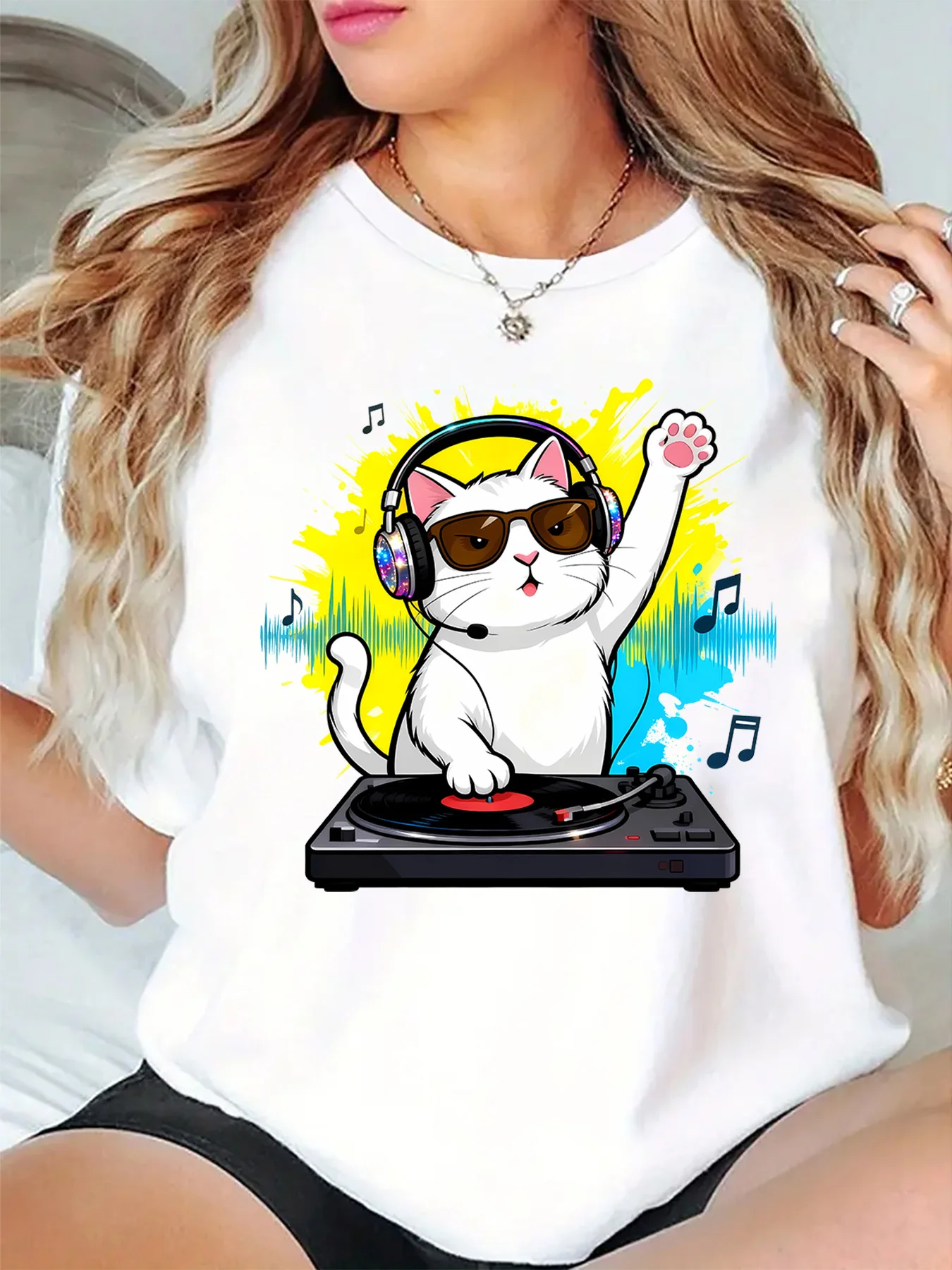 Cute Dj White Cat Headphone Sunglasses Vinyl Music Note Art Print Graphic Ladies T Shirt Short Sleeve Crew Neck Casual Tee Tops