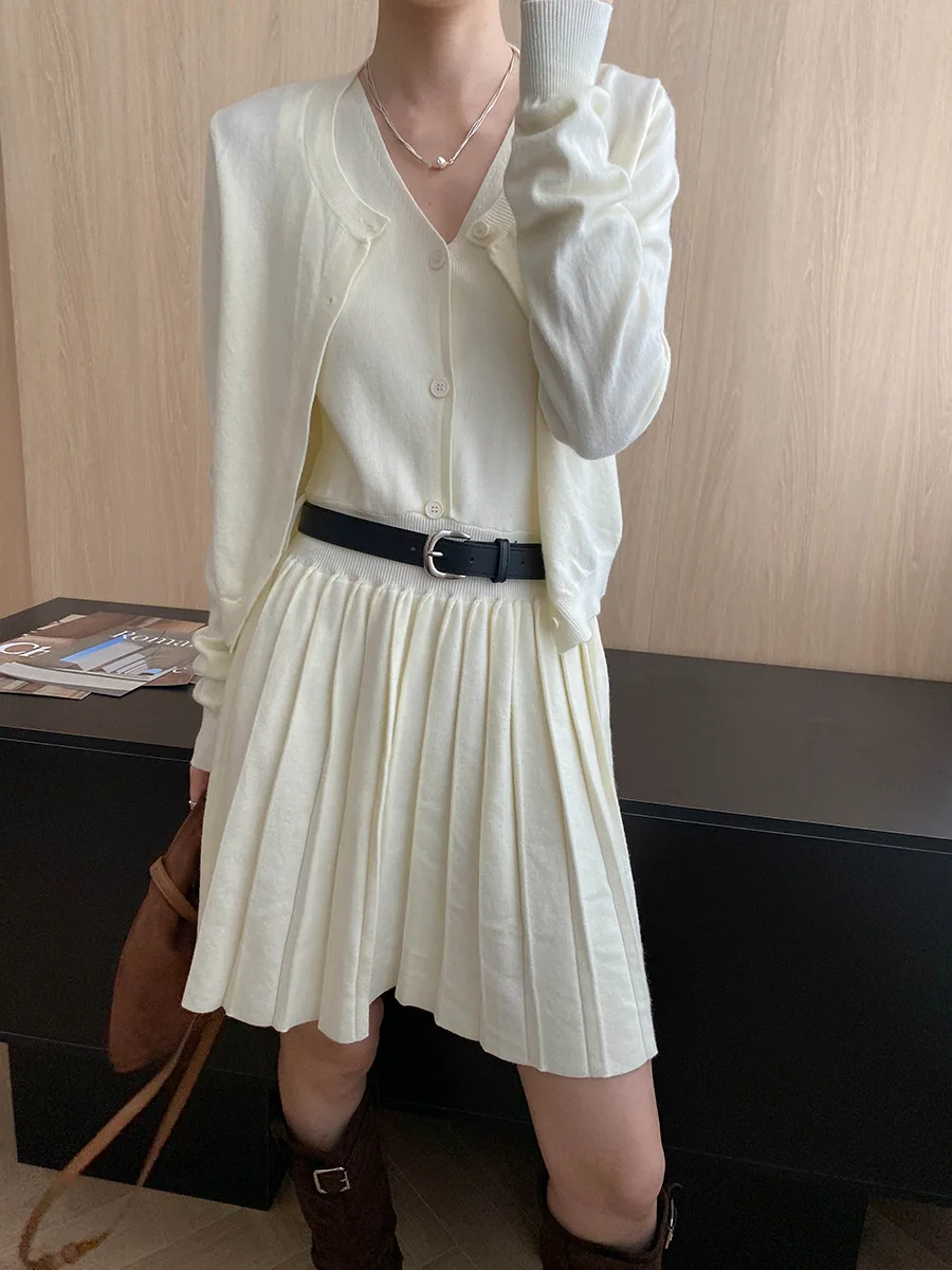 طقم فستان سترة محبوك على الطراز الفرنسي برقبة على شكل حرف V