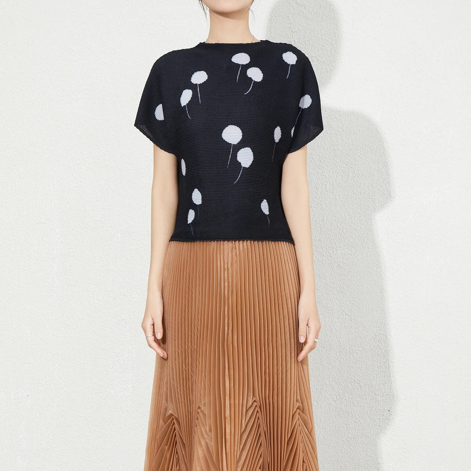 T-shirt con stampa a pieghe Miyake 2025 Estate Nuova camicia antietà alla moda Camicetta ampia a maniche corte