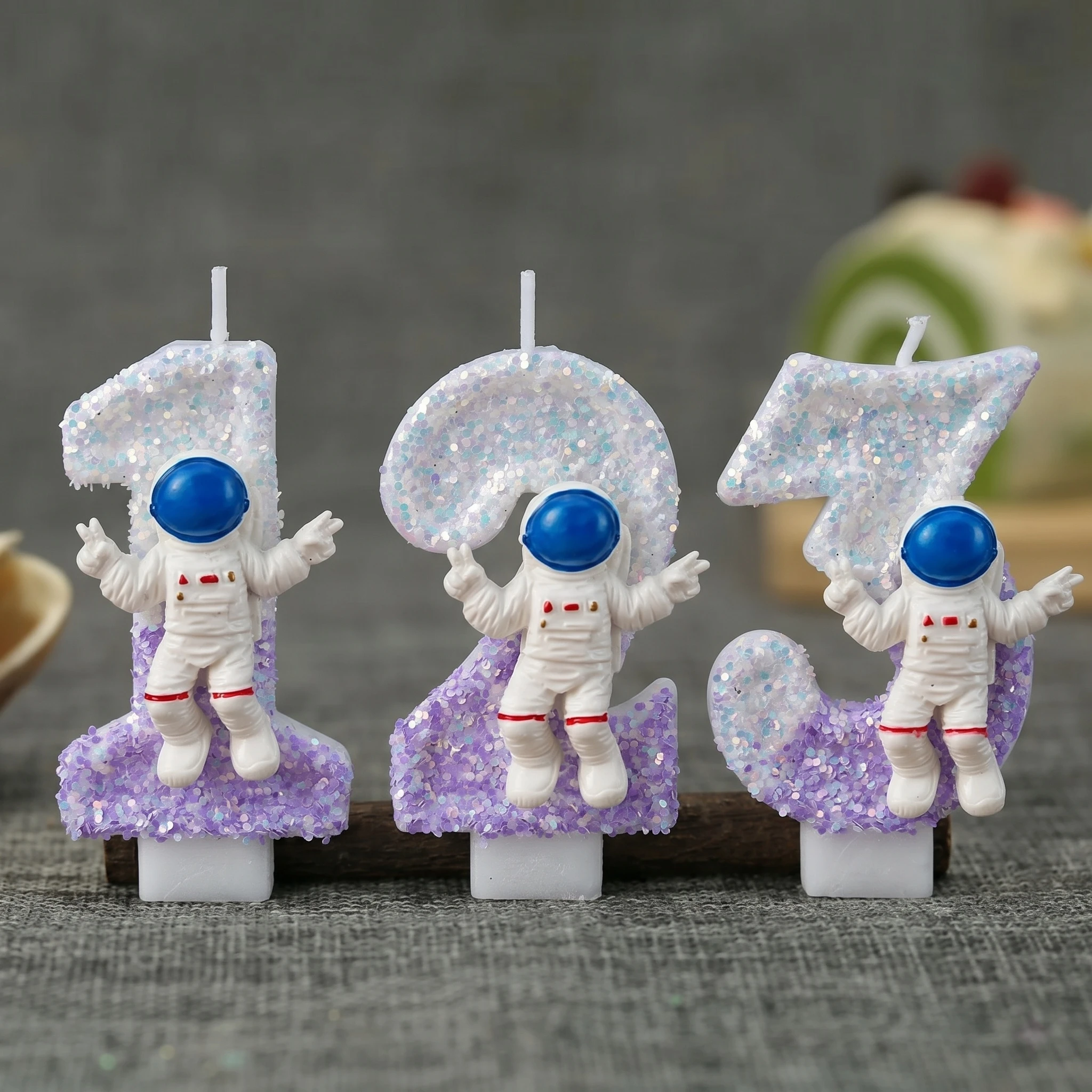 Glitzernde Lila Niedliche Astronauten-Zahlen 0-9 Geburtstagskerzen für Tortendekoration, Weltraum-Thema Jubiläums-Party-Deko