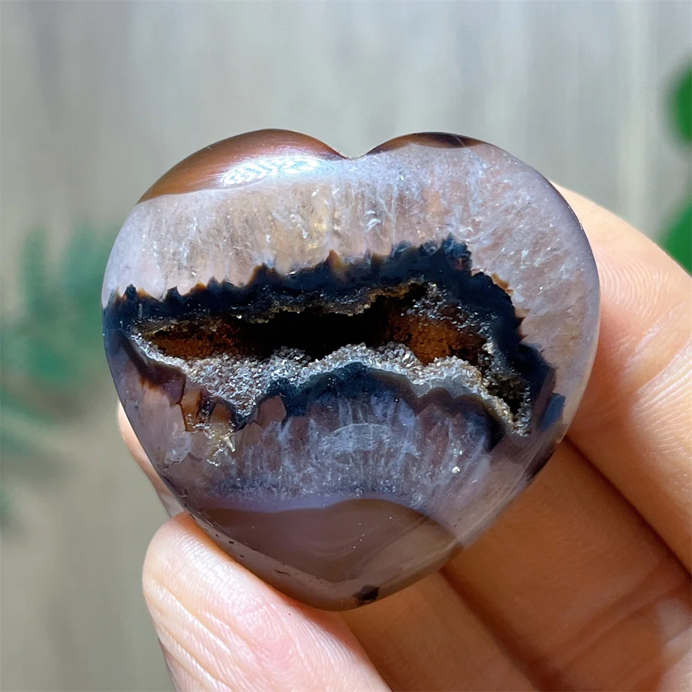 Black Agate Heart Carving Natural Crystal Stone Quartz Reiki Energy Stone Mineral Specimen Feng Shui Room Ornaments Decoration