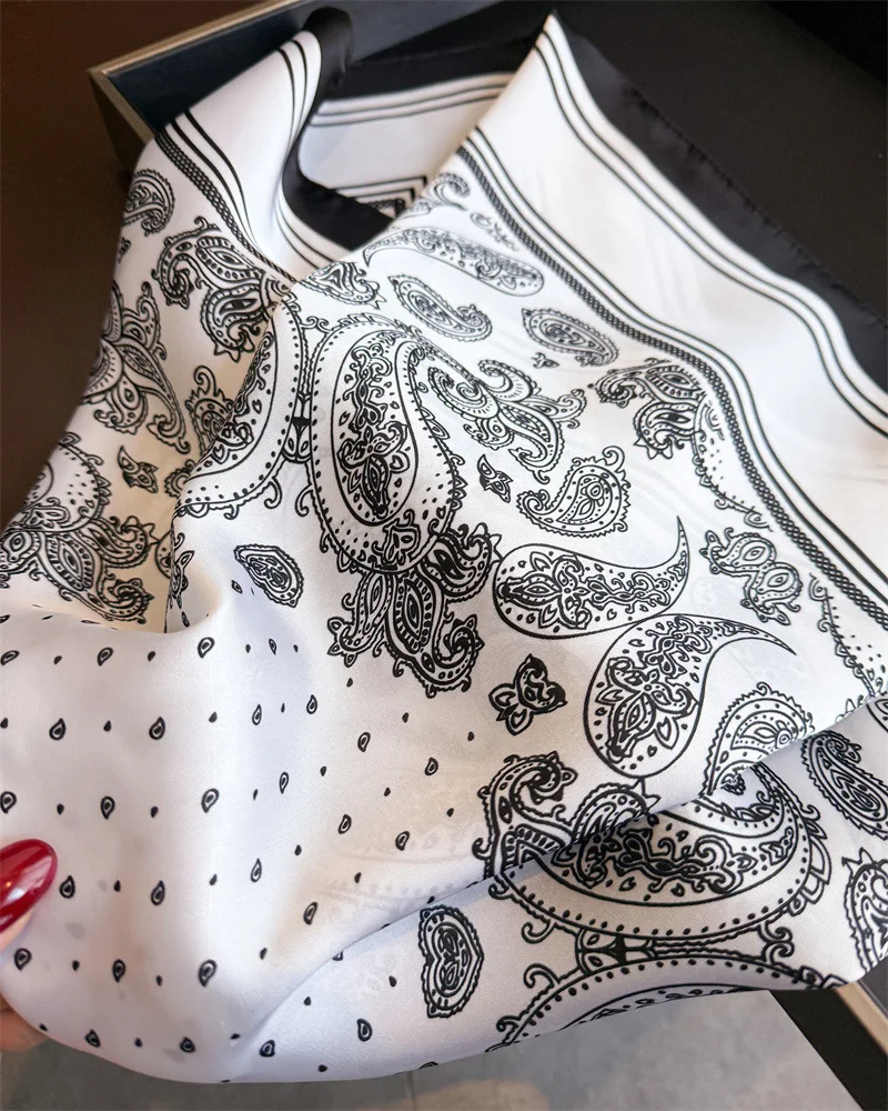 Luxuriöser Schwarzer Bedruckter Seidenschal Weicher Satin-Halstuch Quadratisches Seidenkefertuch Taschentuch für Damen Designer-Seidenkopftuch – Detail 4