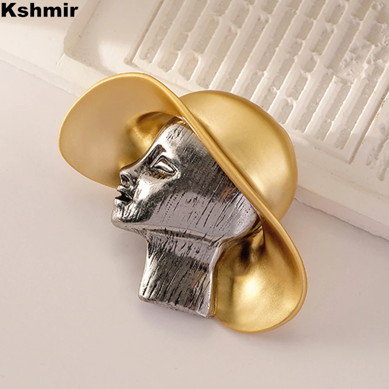 Kshmir Chic girl retro fashion senior sense do old brooch unique personality bump color straw hat middle pin accessory female