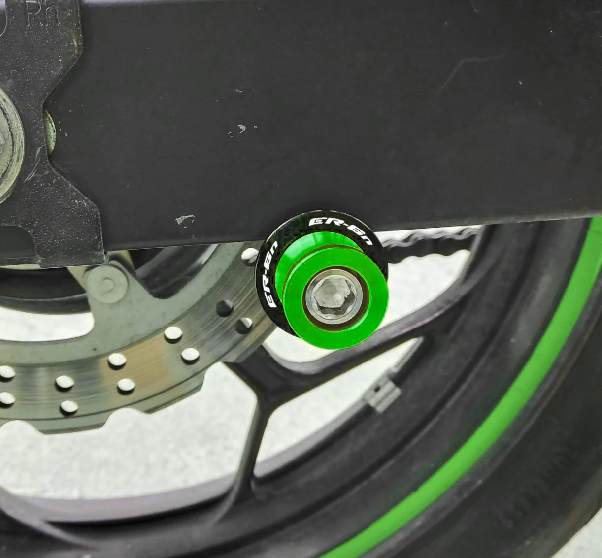 2026 sell well 10MM Motorcycle Swingarm Spools Slider Swing Screw Sliders Spools Stand Arm For Kawasaki ER6N 2006- 2016