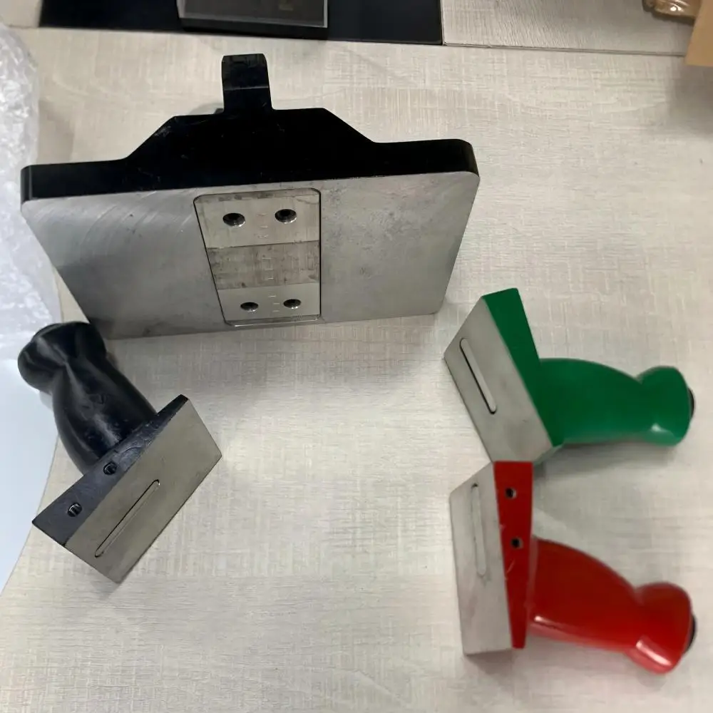 Manual manufacturing of cutting tools for pre-insulated duct sheets with  thickness of 20mm,boxless iron and steel cutting tools