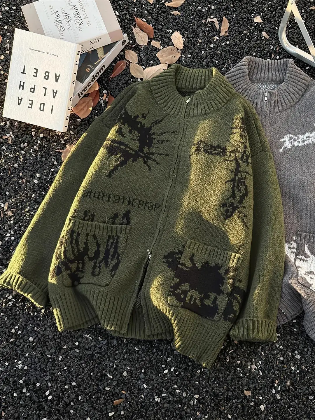 

Retro Men's Zipper Cardigan Sweater Autumn Winter Lazy Couple Knitted Outerwear Floral Embroidery Design Casual Long Sve Coat