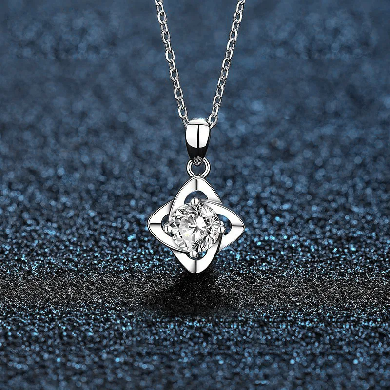 

Mosang Diamond Clover Necklace 925 Pure Silver Pendant Simulation Diamond Clavicular Chain Jewelry Gift for Girlfriend