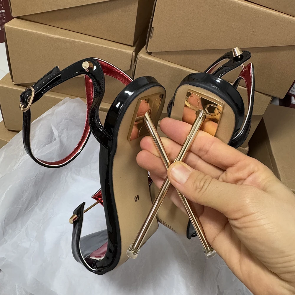 مثير أسود أحمر 12 سنتيمتر المعادن رقيقة الخناجر الصنادل للمرأة مصمم مدبب تو عالية الكعب Fetis رجل مثلي الجنس للجنسين أحذية حجم كبير