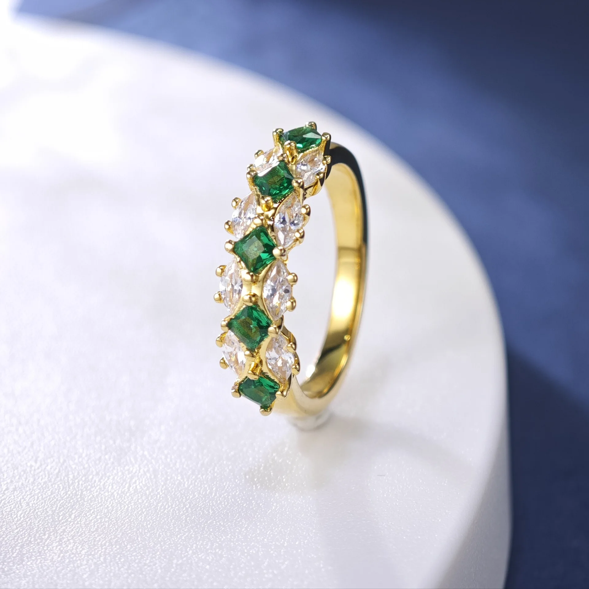 

Luxury 100% Real 18k Gold Women's Vintage Emerald Row Diamond Ring Moissanite Ring