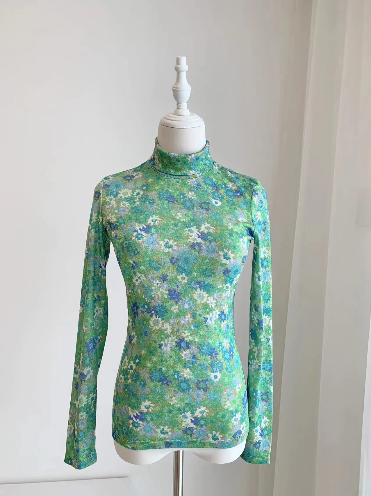 

Women Green Flower Printed Stand Turtleneck Long Sleeve T-shirt