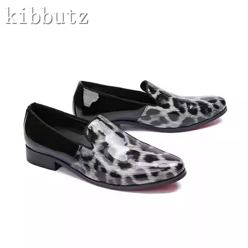 Leopard cetak sepatu bisnis pria, sneaker Slip On kasual bulat untuk lelaki