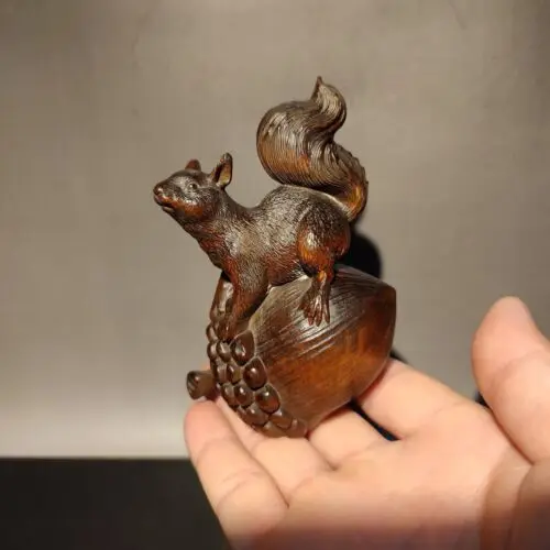 chinese carved wooden squirrel figurine decoration wood statue Boxwood Pinecone