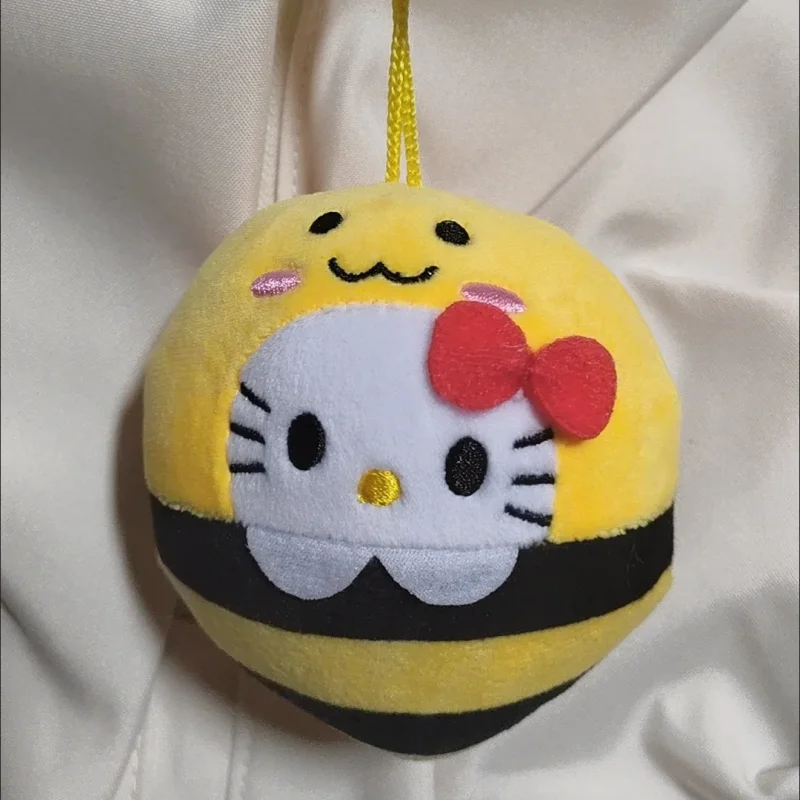 Sanrio Kawaii Hello Kitty peluche jouet mignon abeille série peluche poupée sac à dos pendentif Anime porte-clés fête des filles cadeau d'anniversaire