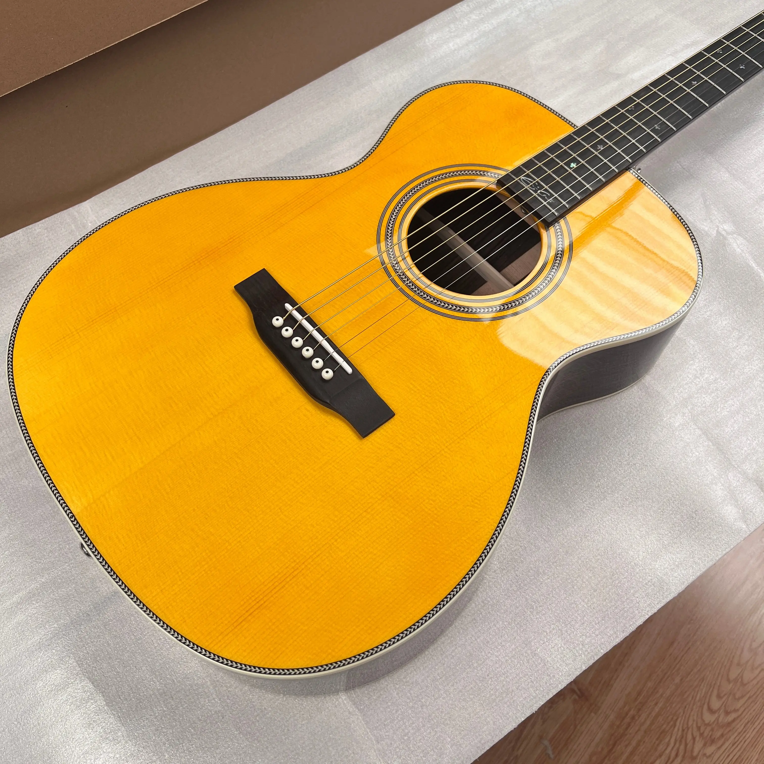 New Solid Spruce Top, Handmade 000 28 style EC Signature Auditorium Acoustic Guitar Yellow Color,  Back And Side Are Laminate Ro