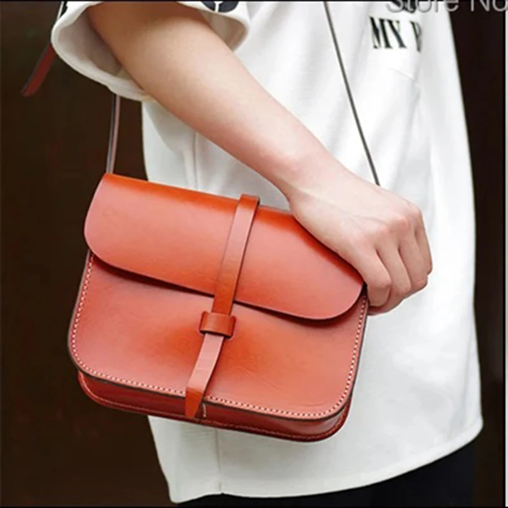 Immagine 4: Modello di fustellatura per borsa a tracolla semplice artigianale in pelle con motivo cucito 21x16x5 cm
