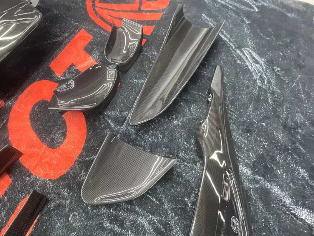 Premium Quality OEM Style Dry Carbon Fiber Body Interior Door Panel Trim for Ferrari SF90