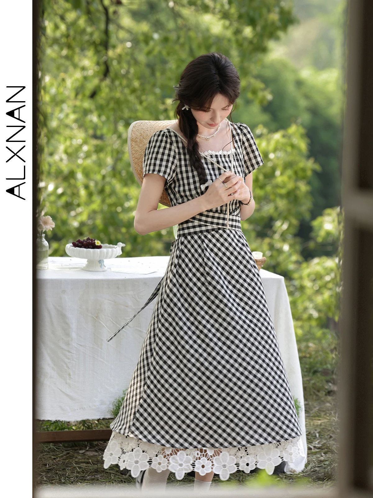 ALXNAN Dames zwarte geruite lange jurk Vierkante hals Kant A-lijn Elegante vakantiejurk 2025, zomer casual kleding Nieuw DYL661795-3