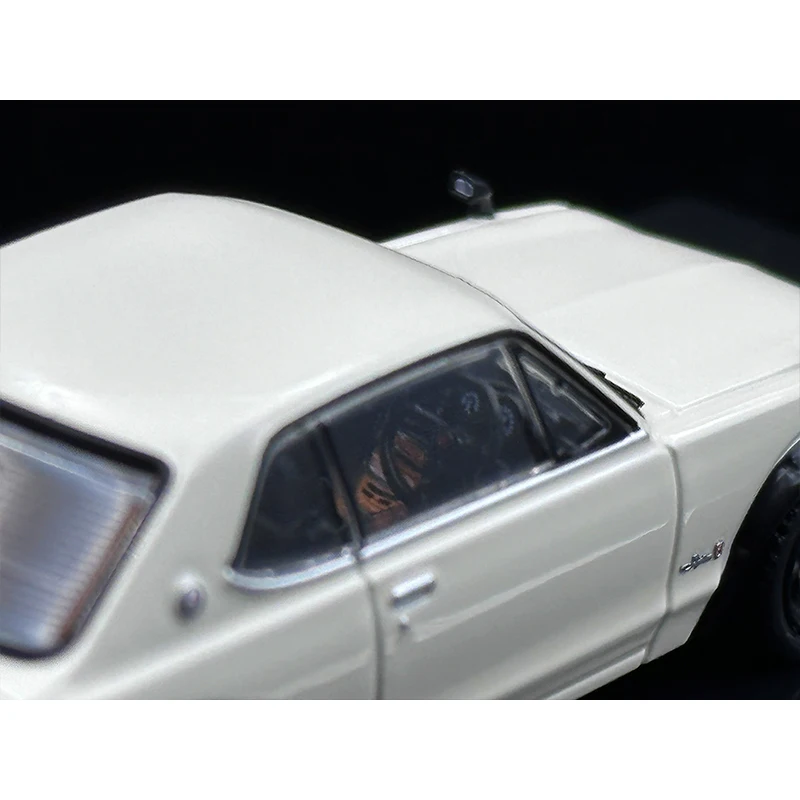 INNO In Stock 1:64 Skyline 2000 GTR KPGC10 Ivory White Diecast Diorama Car Model Collection Miniature Toys