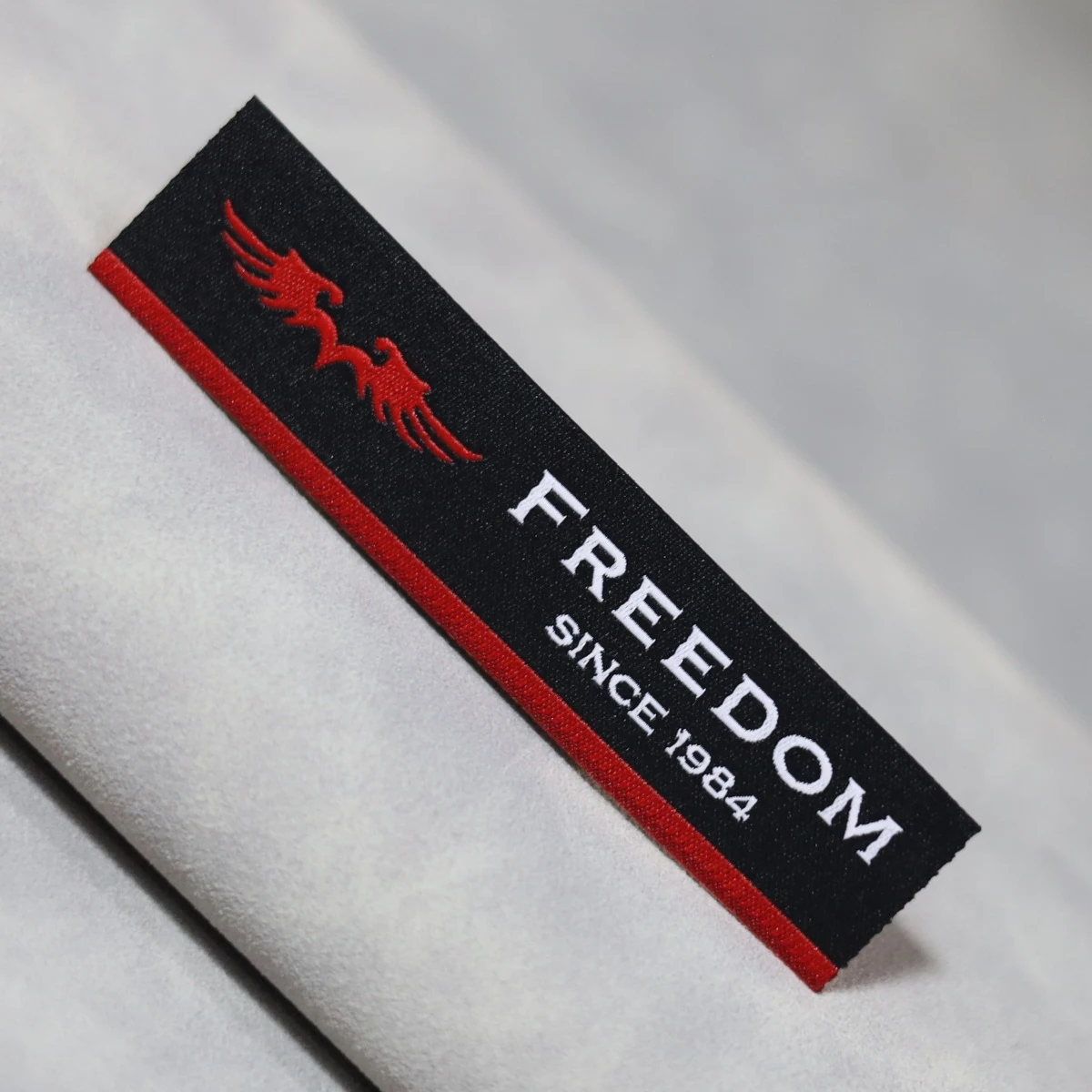 Custom High-Density Woven Labels Computer Embroidery Clothing Fabric Tags Ultra Cut Edge Neck Labels Premium Quality