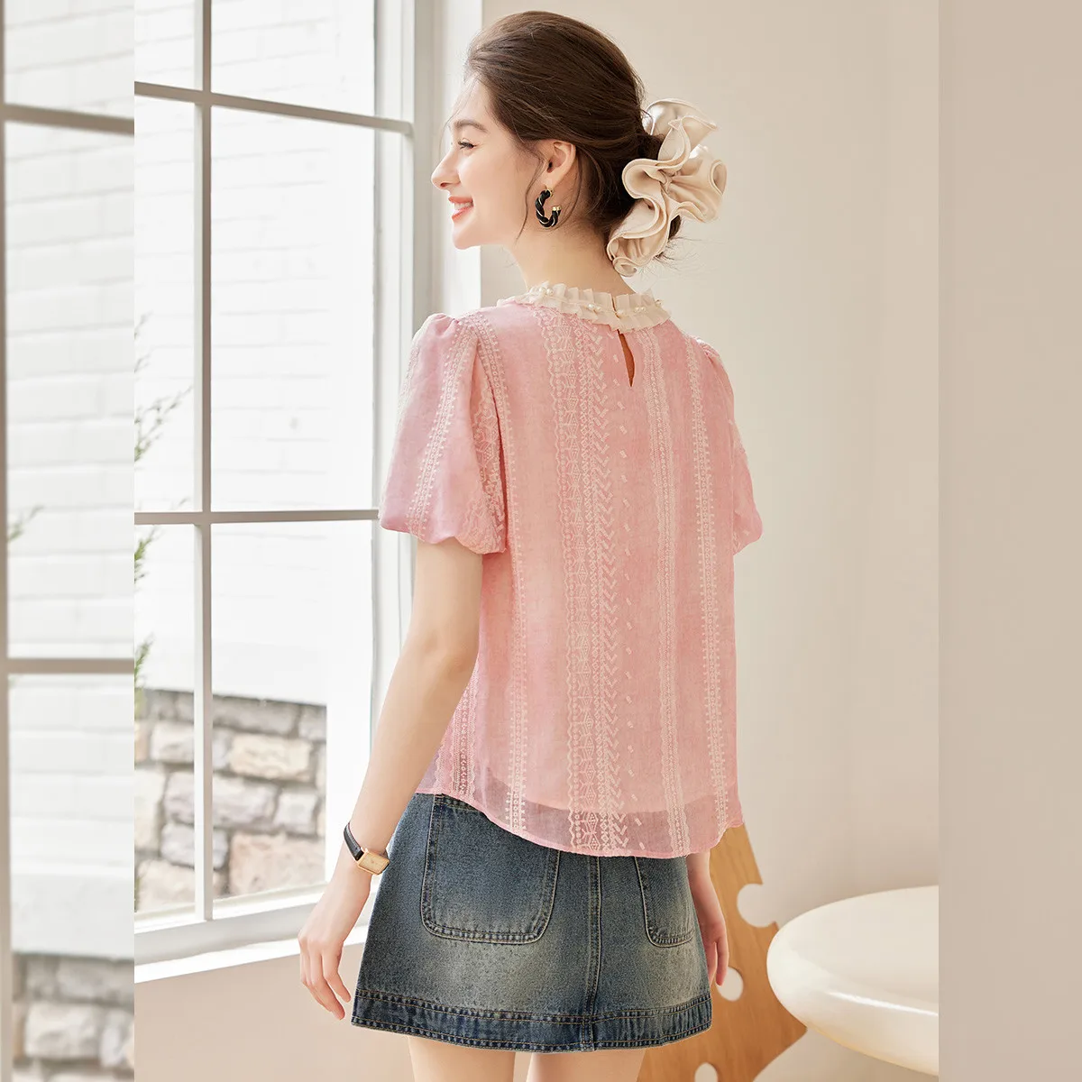 LOUIS YAO Contrasting Color Lace Shirt 2025 Summer Elegant Simple Round Neck Short Sleeve Lace Collar Decorative Women Blouses