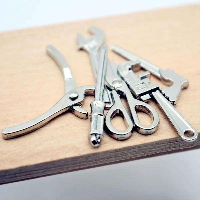 Juego de herramientas de alicates de llave ajustable de aleación en miniatura para casa de muñecas, modelo de reparación para decoración de casa de muñecas, juguetes para juego de imitación, 5 uds., 1:12