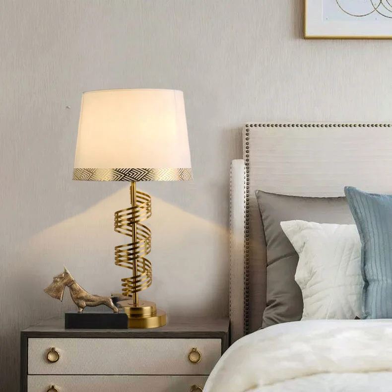&c ฐานเกลียวโลหะสีทองพร้อมโป๊ะ - Geometric Lamp Shade บทวิจารณ์และราคา