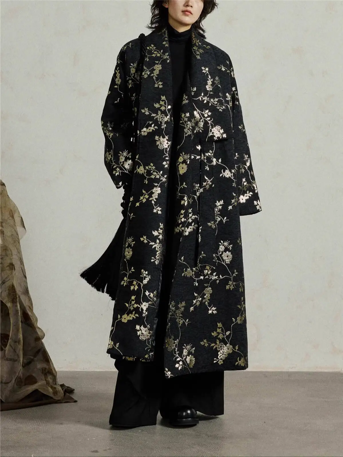 UMI MAO 트렌치 코트 겨울 틈새 디자인 새로운 중국 스타일 골드 스레드 자카드 롱 레이스 업 코트 꽃 오버 코트 Femme