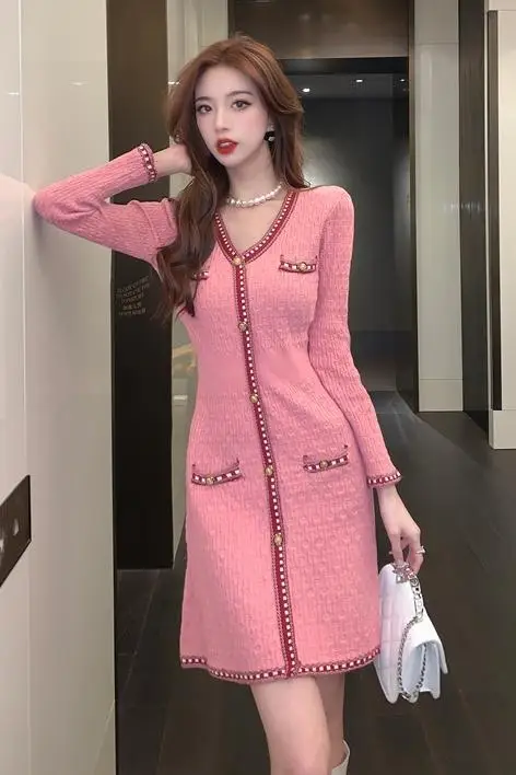 

Осенние и зимние женские трикотажные платья с v-образным вырезом, новинка 2025, однобортные однотонные платья миди с длинными рукавами и разрезом спереди CQ244