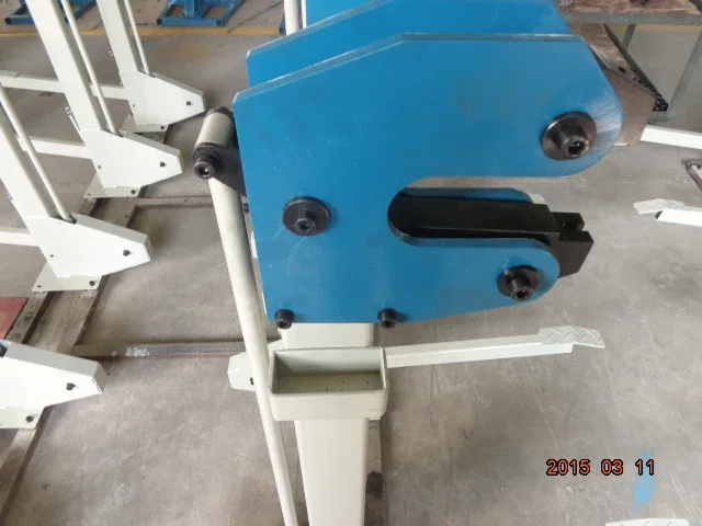 Metal shrinkage and stretching machine