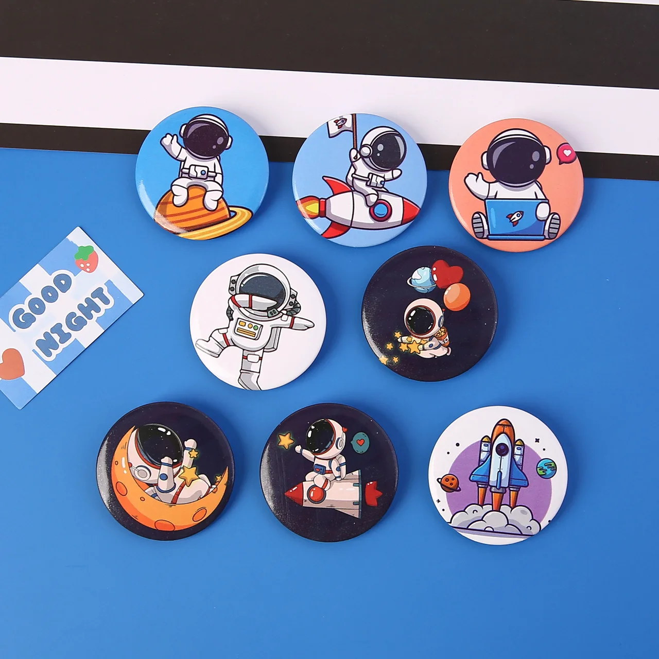 Badge anime peripheral, tin chest badge, cute astronaut brooch, cartoon plastic pin, backpack pendant