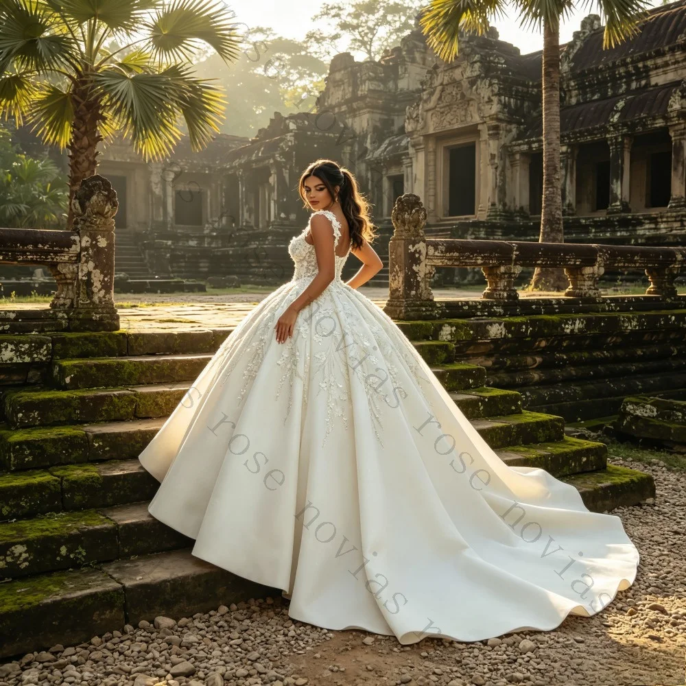 Customized Satin Ball Dress Wedding Gown 2026 Sweetheart Lace Applique Bead Decoration Bridal Dress with Pocket Luxury Princess
