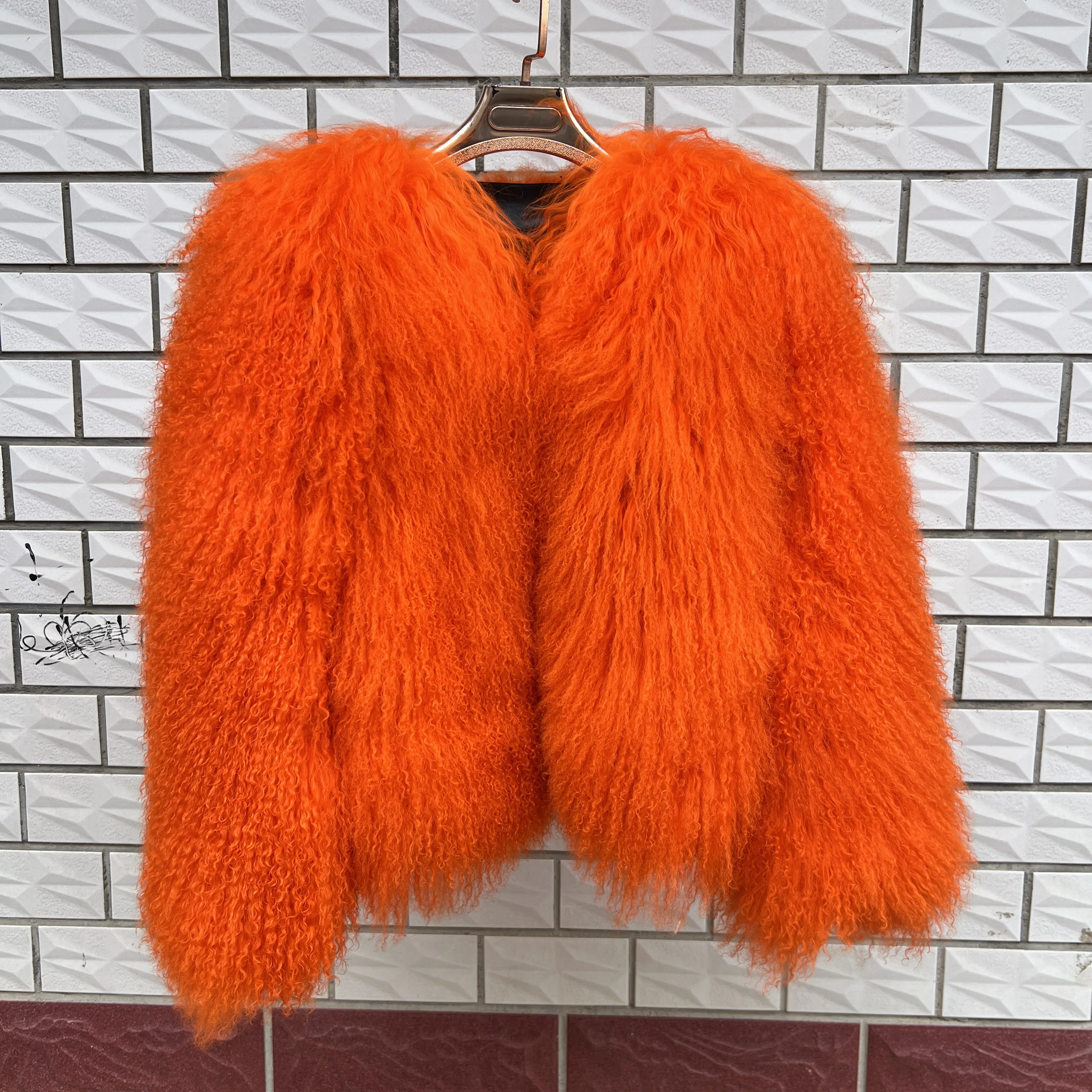 سترة جلدية جديدة للشتاء من Aulande لعام 2025 معطف فرو الأغنام المنغولية للنساء بني داكن ملابس من الفرو الحقيقي معطف واق من المطر ملابس خارجية باللون الأبيض #4