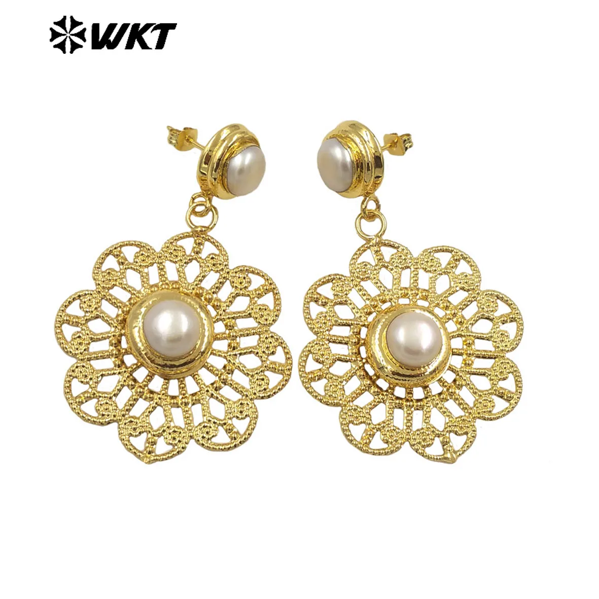 WT-E595  Electroplated Hollow Out Pearl Charming Flower Shape Earring With 18k  Gold Plated For Women Daily Decoration