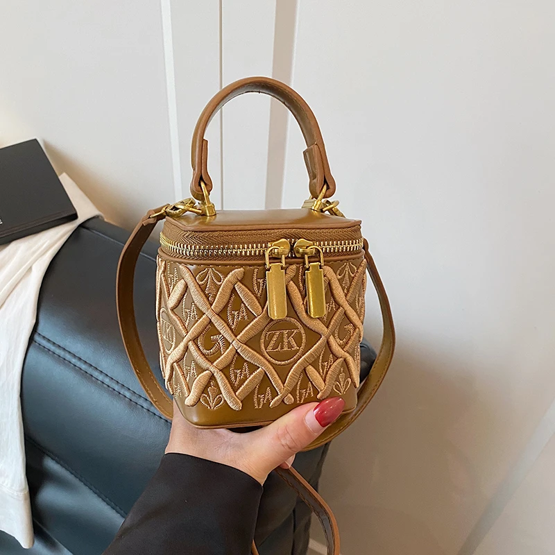

Luxury Leather Shoulder Bag Women's Retro Embroidery Crossbody Purse Fashionable Small Box Handbag Elegant Brand Designer Clutch
