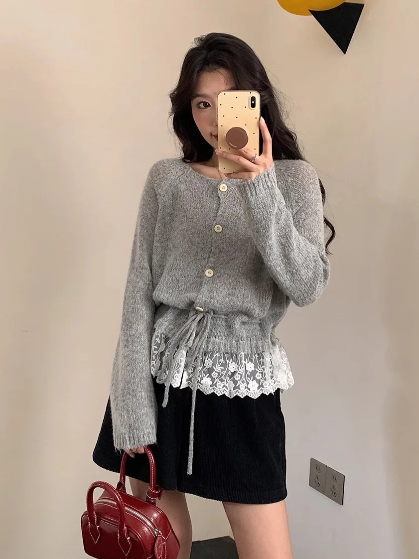 

Вязаный кардиган Uniko с кружевными вставками, приталенный, свободного кроя, с длинными рукавами, круглым вырезом, укороченный, весна 2025