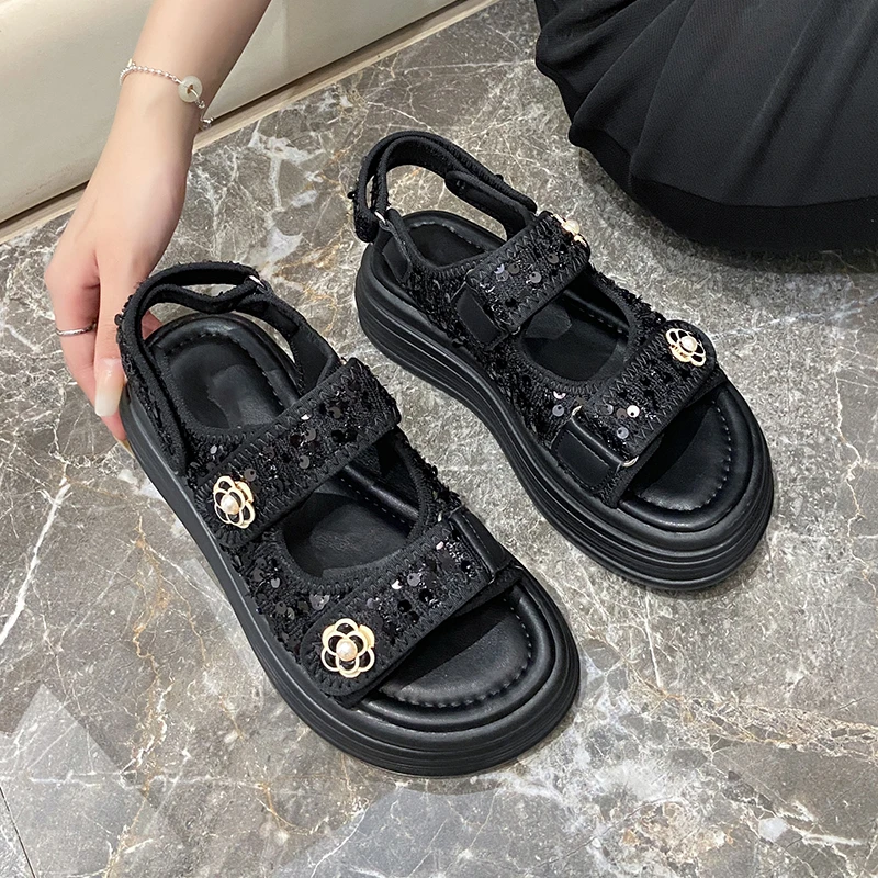 

Handmade Leather Rubber Bottom Platform Sandals Metal Decorative Element Flat Sandals Summer Casual Ladies Outdoor Shoes