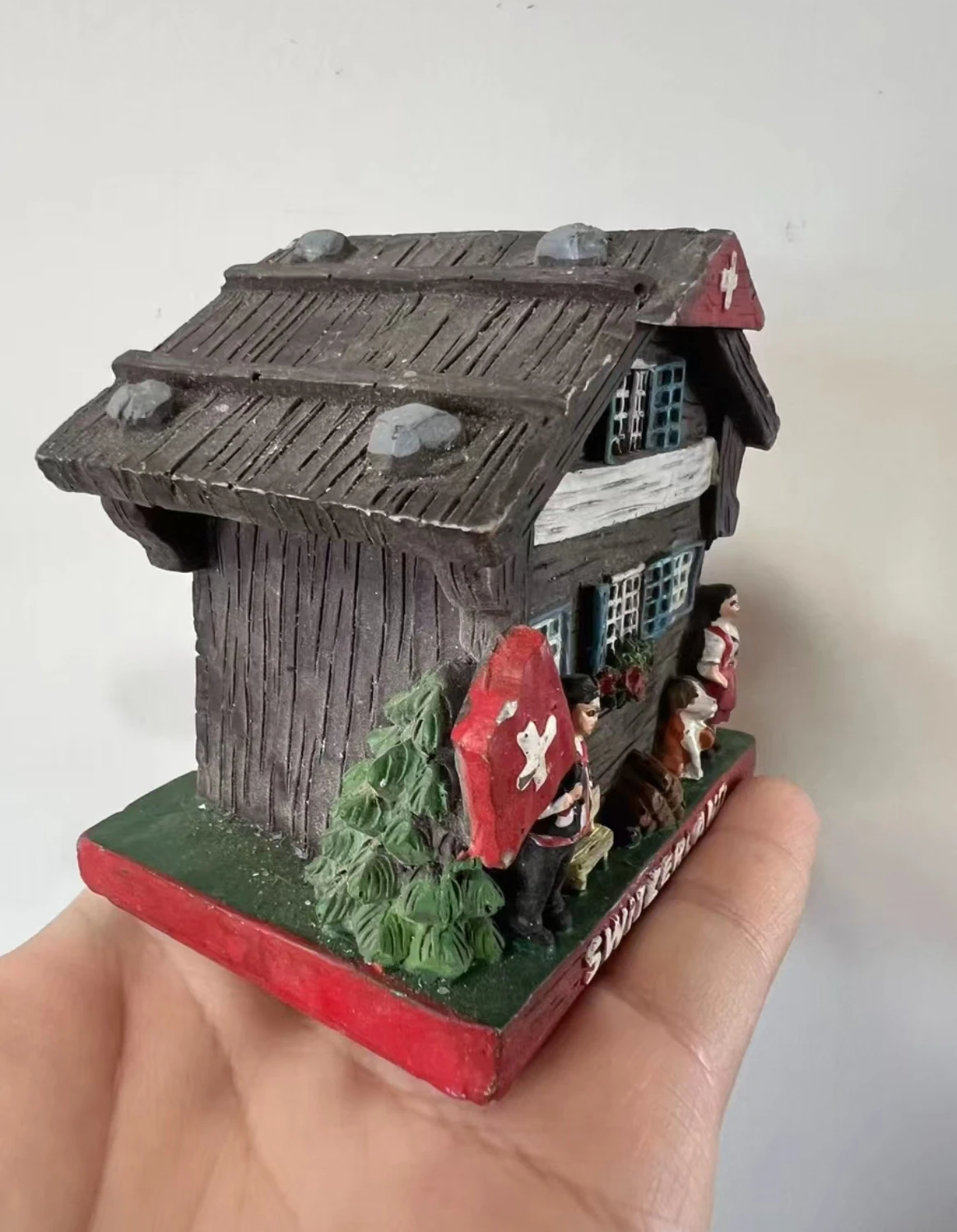 Resin figure mental psychological sand table game box court therapy  building switzland house