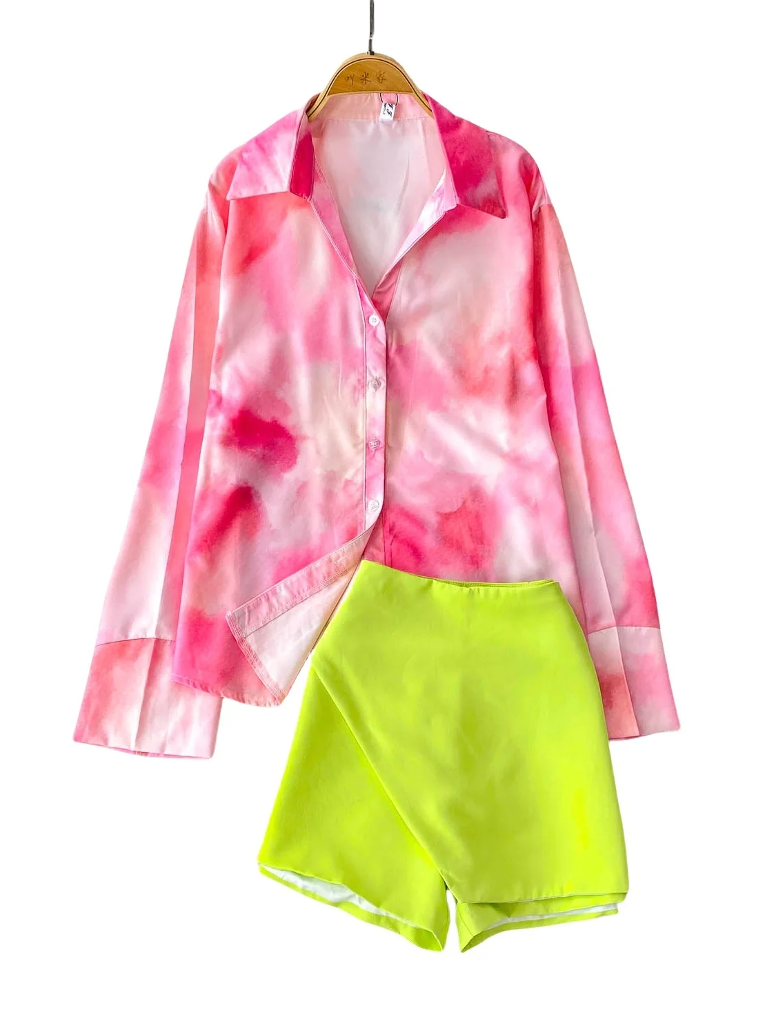 

Faionable Tie-Dye Loose Fit Sun Protection irt with Bell Sves And Collar Two-Piece Set with orts for Women