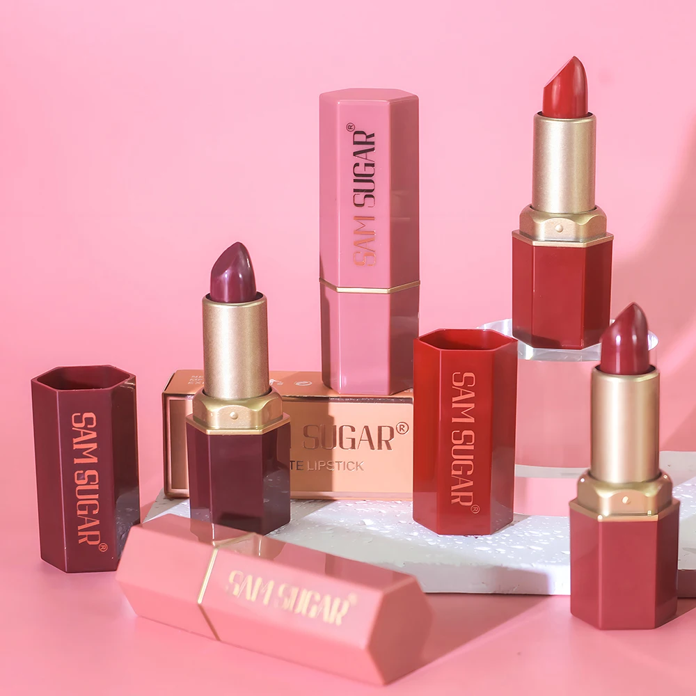 ลิปบาล์มมินิมอลทุกวัน ใช้งานง่าย ให้ความเรียบเนียนยาวนาน จูซี่ลิปส์