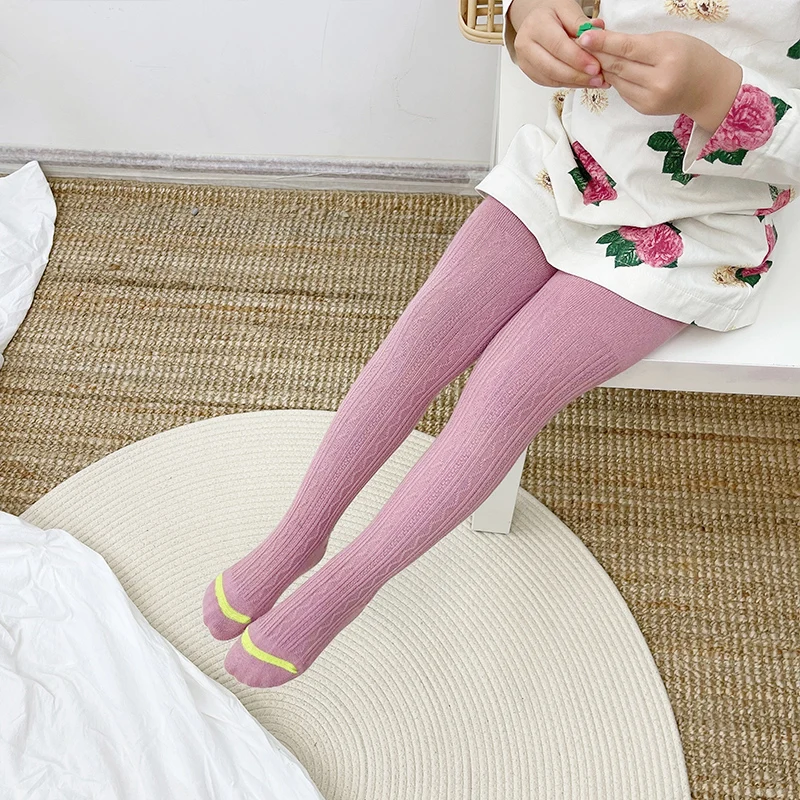 

A piece of girls' spring and autumn simple and versatile pure color single stripe tights, soft and comfortable